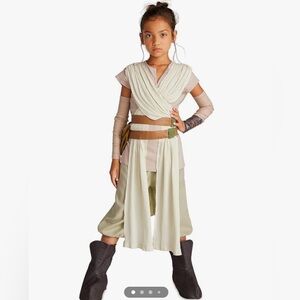 EUC Disney Store Star Wars Ruikajia Rey Costume with Accessories Size 4